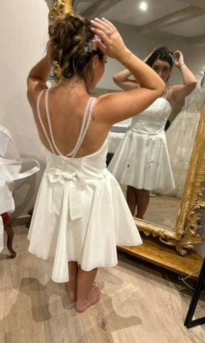 La robe sera un modèle unique adapté à votre morphologie.